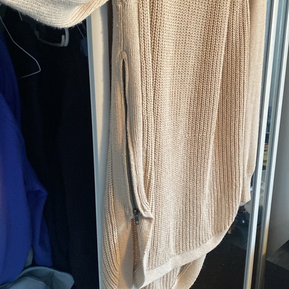 Long sleeve shirt with zippers on side - Picture 2 of 2